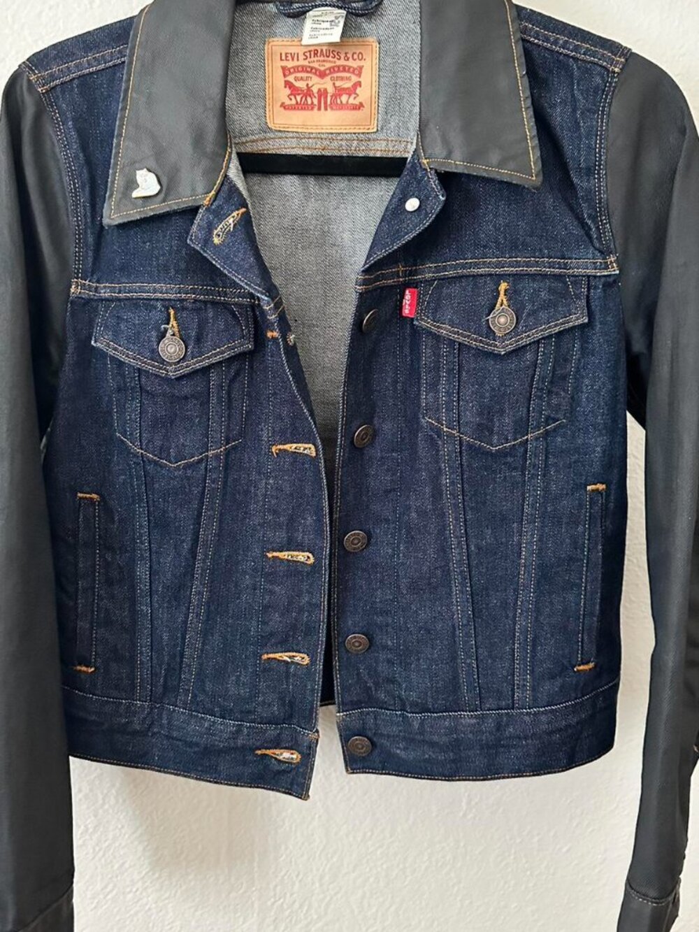 Womens Levi’s Jean and Faux Leather Jacket Medium New Without Tags - Picture 1 of 11